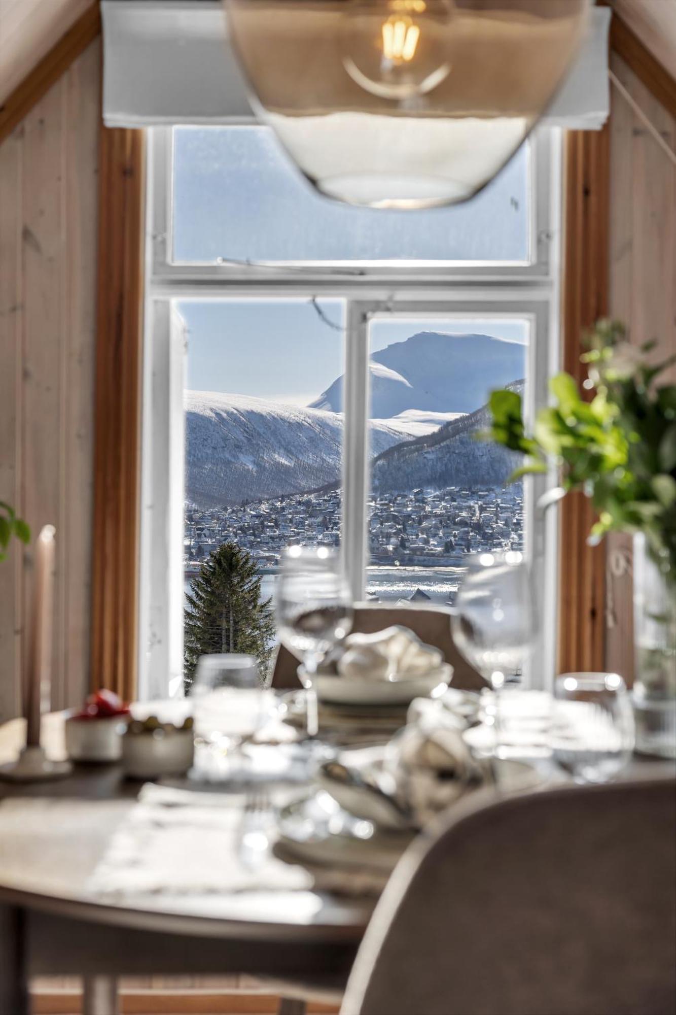Cozy Central Loft Apartment With Amazing View Tromsø Exteriör bild